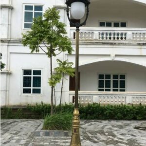 Cột đèn sân vườn Queen