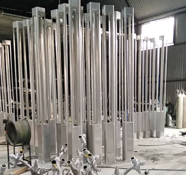 Thân trụ đèn LED chiếu sáng với chất liệu hợp kim sáng bóng