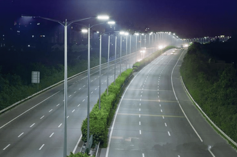 cot-den-cao-ap-su-dung-chieu-sang-cao-toc