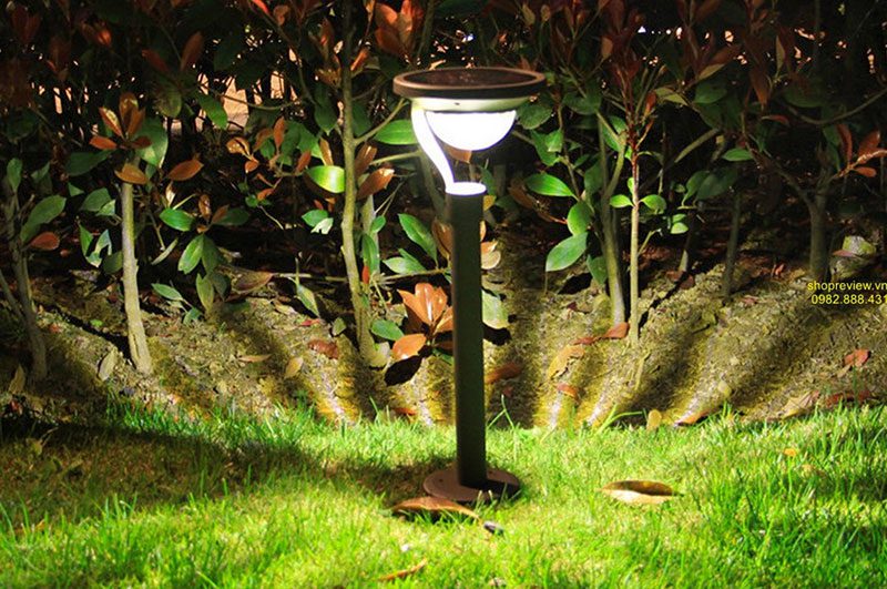 den-nam-trang-tri-san-vuon