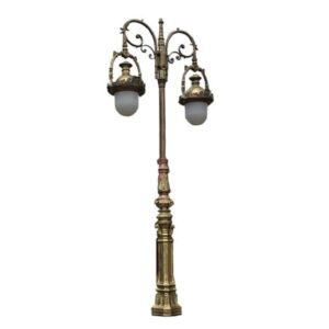 cot-den-trang-tri-san-vuon-su-tu