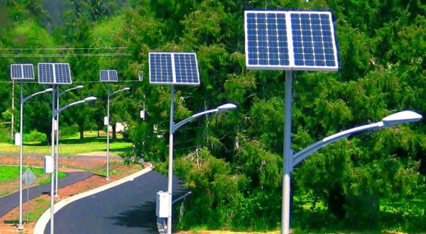 cot-den-nang-luong-mat-troi